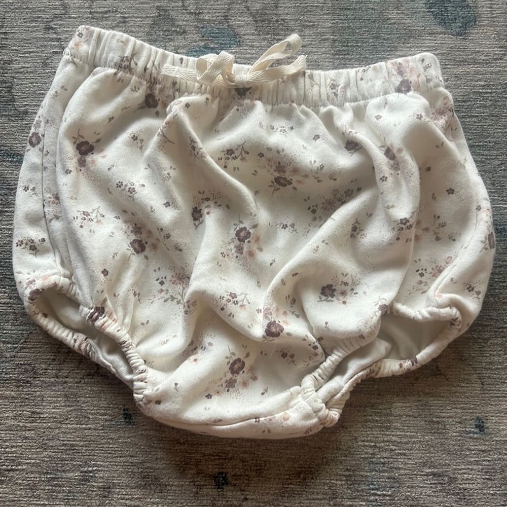Jamie Kay white flower bloomers